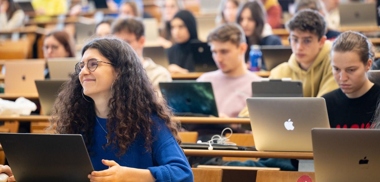 Etudiants en amphith��atre 